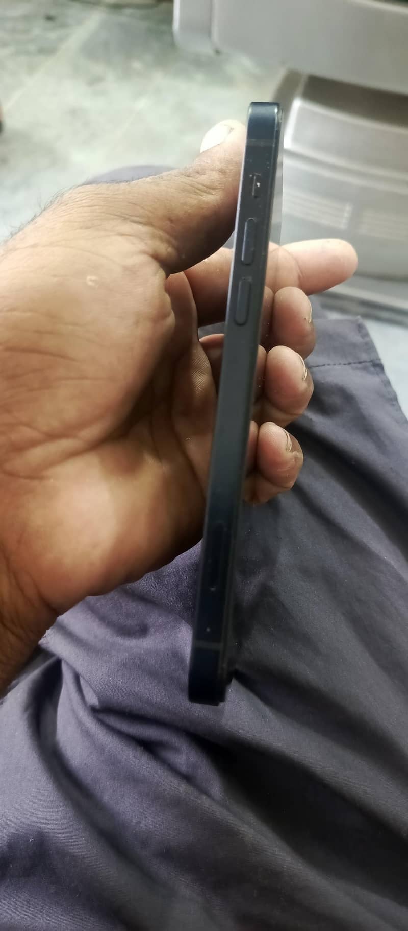 Apple iPhone 12 1