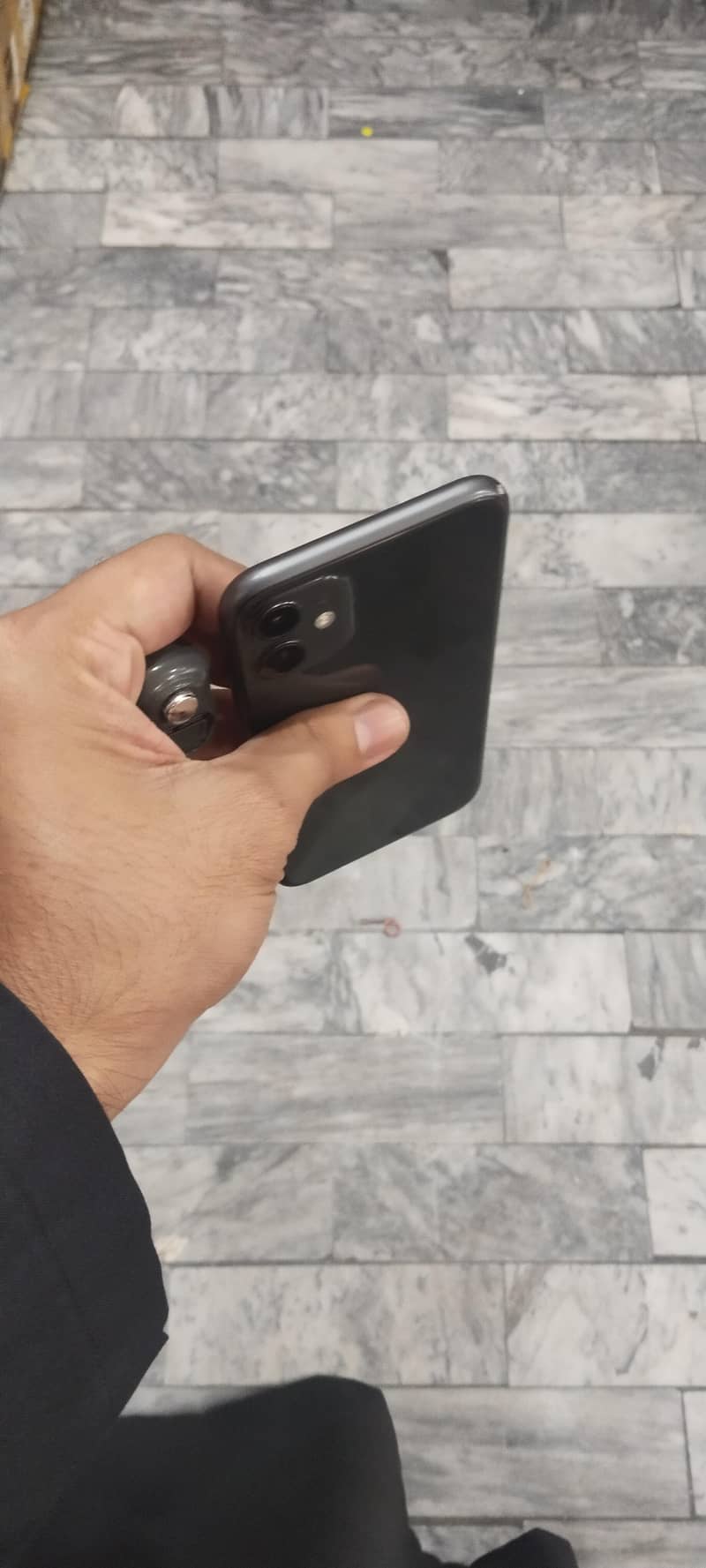 Apple iPhone 11 4