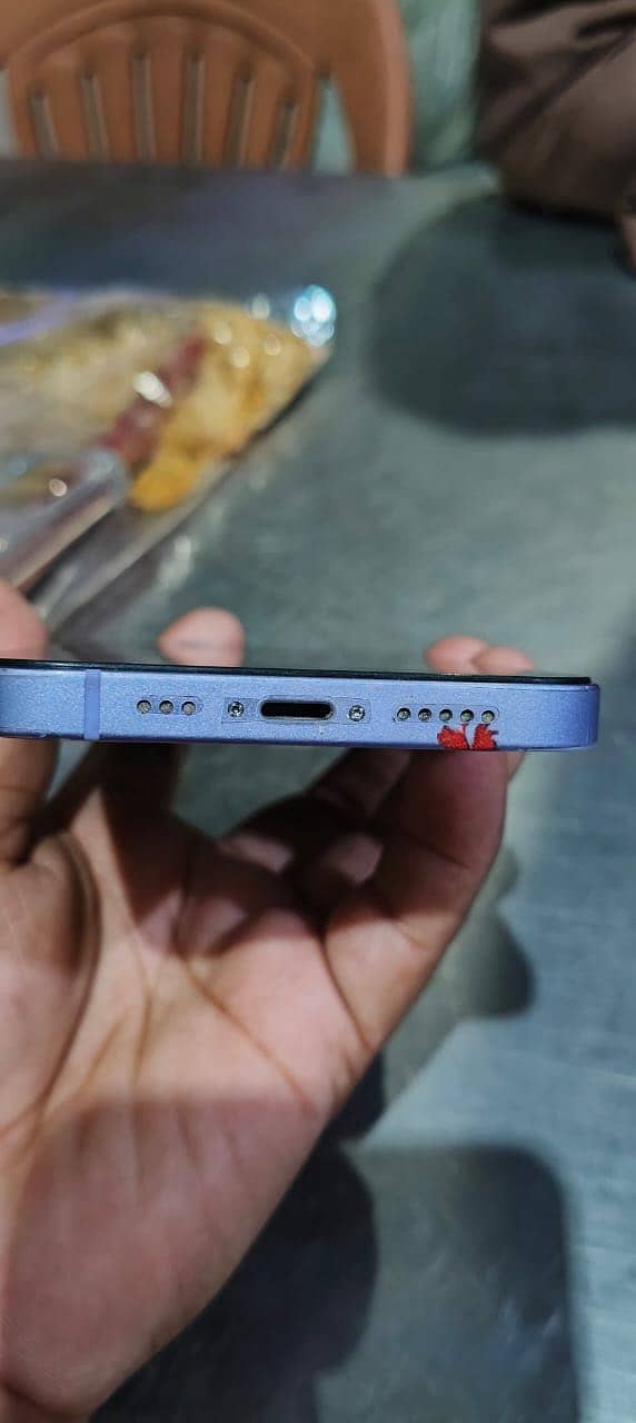 Apple iPhone 12 4