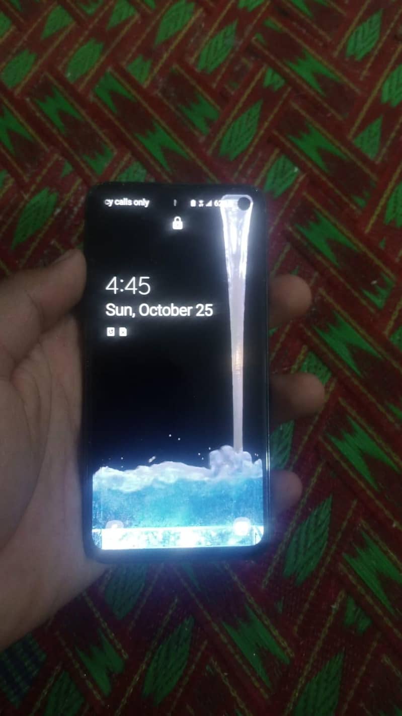 Samsung Mobile S10e 1