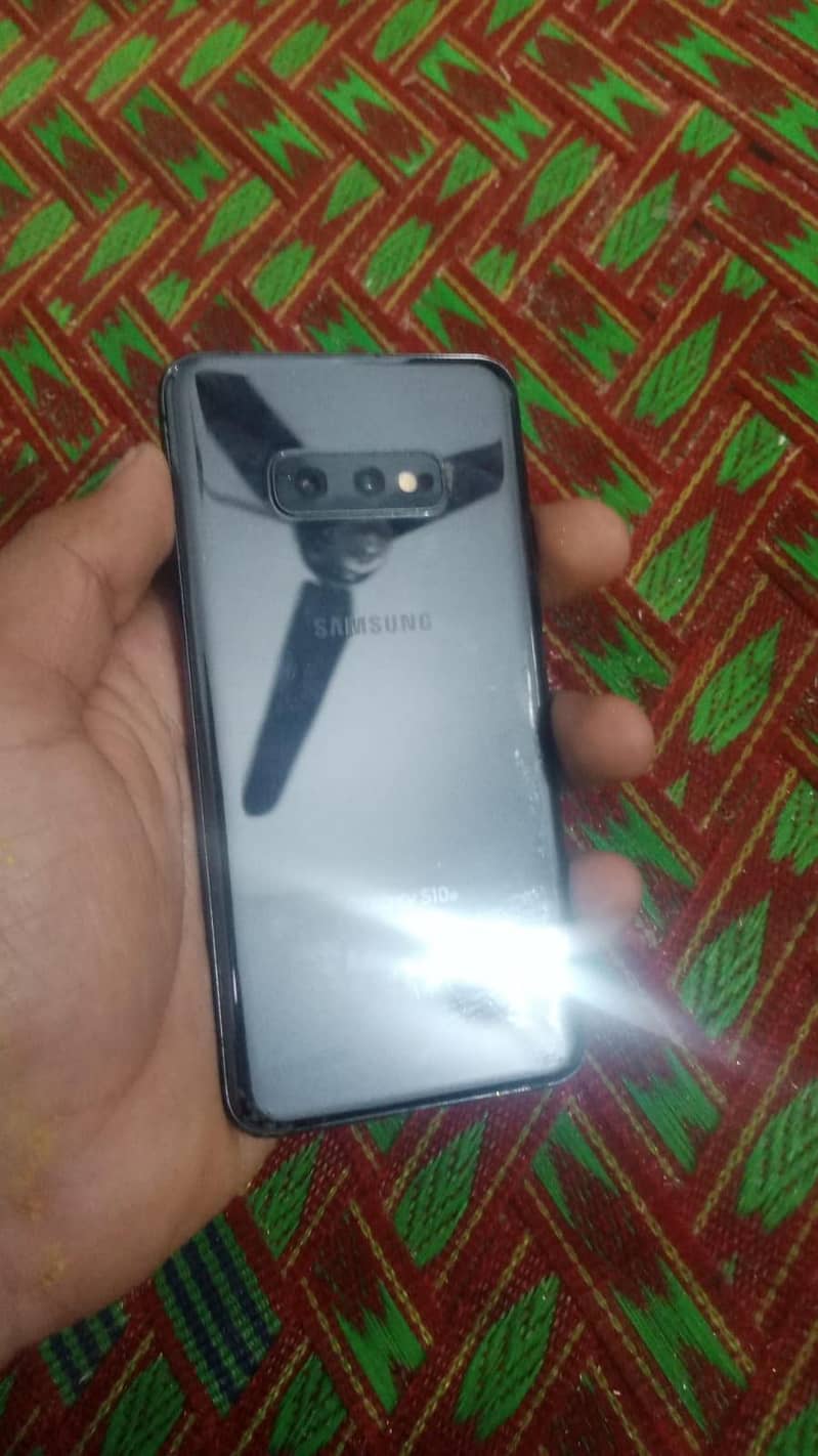 Samsung Mobile S10e 2