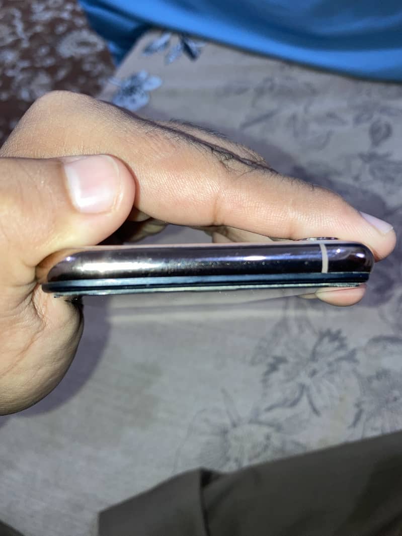 Apple iPhone XS 5