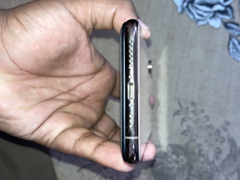 Apple iPhone XS 1