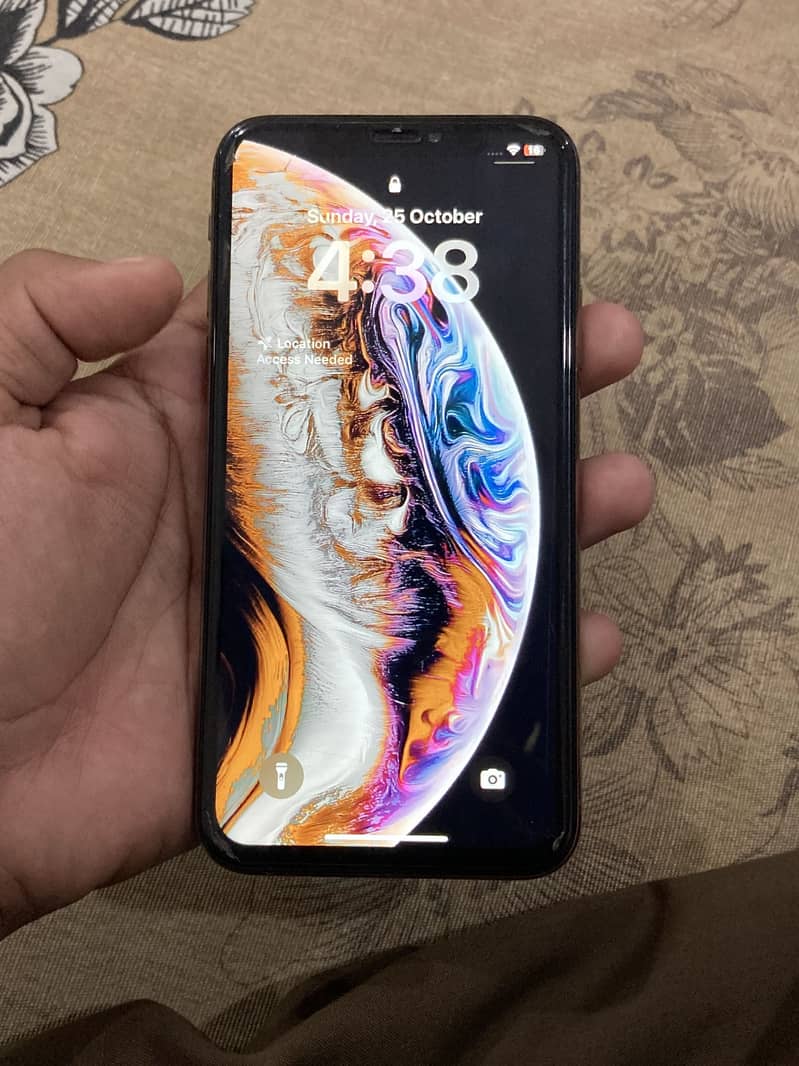 Apple iPhone XS 4