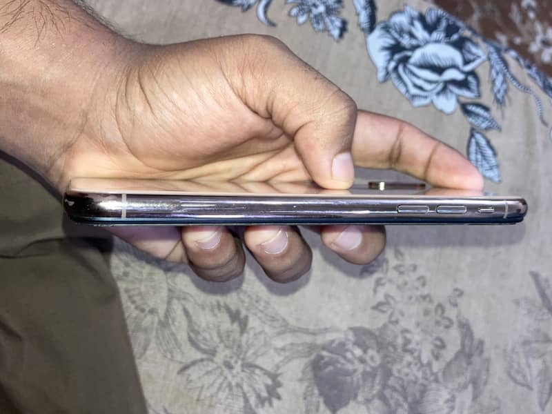 Apple iPhone XS 6