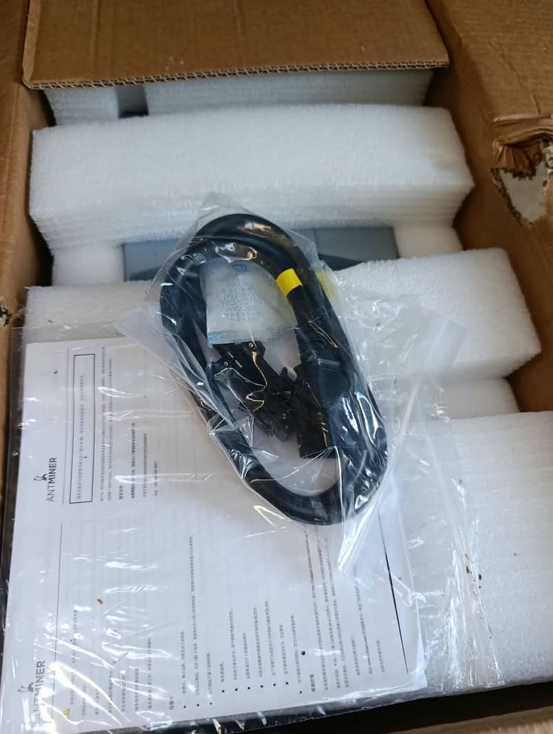 Bitmain Antminer S21 Pro (234TH/s) - Servers - 1112213929