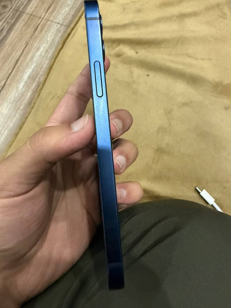 Apple iPhone 12 3