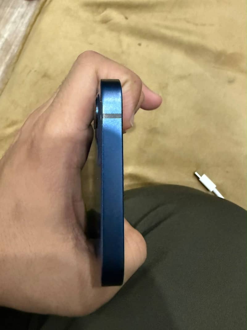 Apple iPhone 12 6