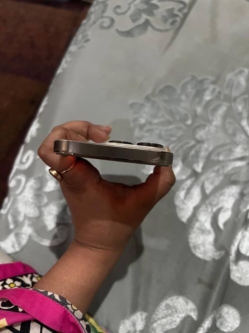 Apple iPhone 14 Pro 2