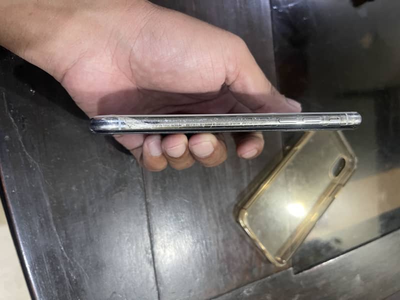 Apple iPhone X 4