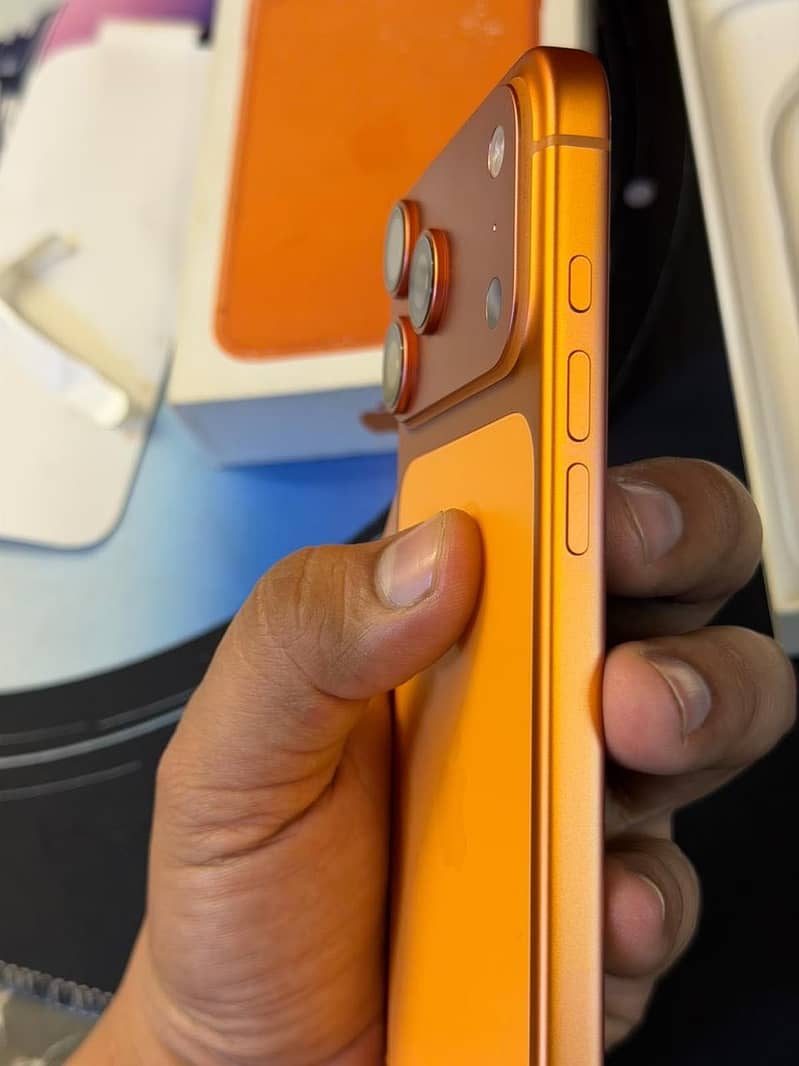 Apple iPhone 17 Pro Max 4