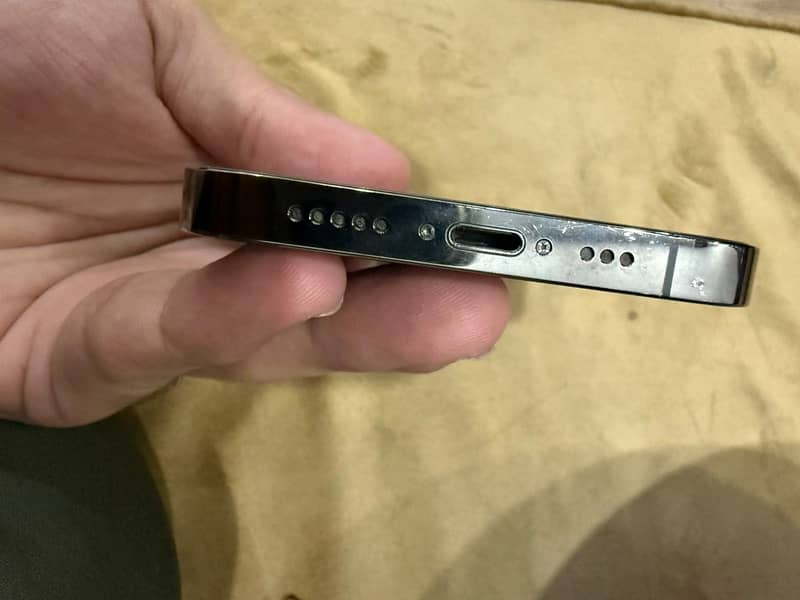 Apple iPhone 13 Pro 2
