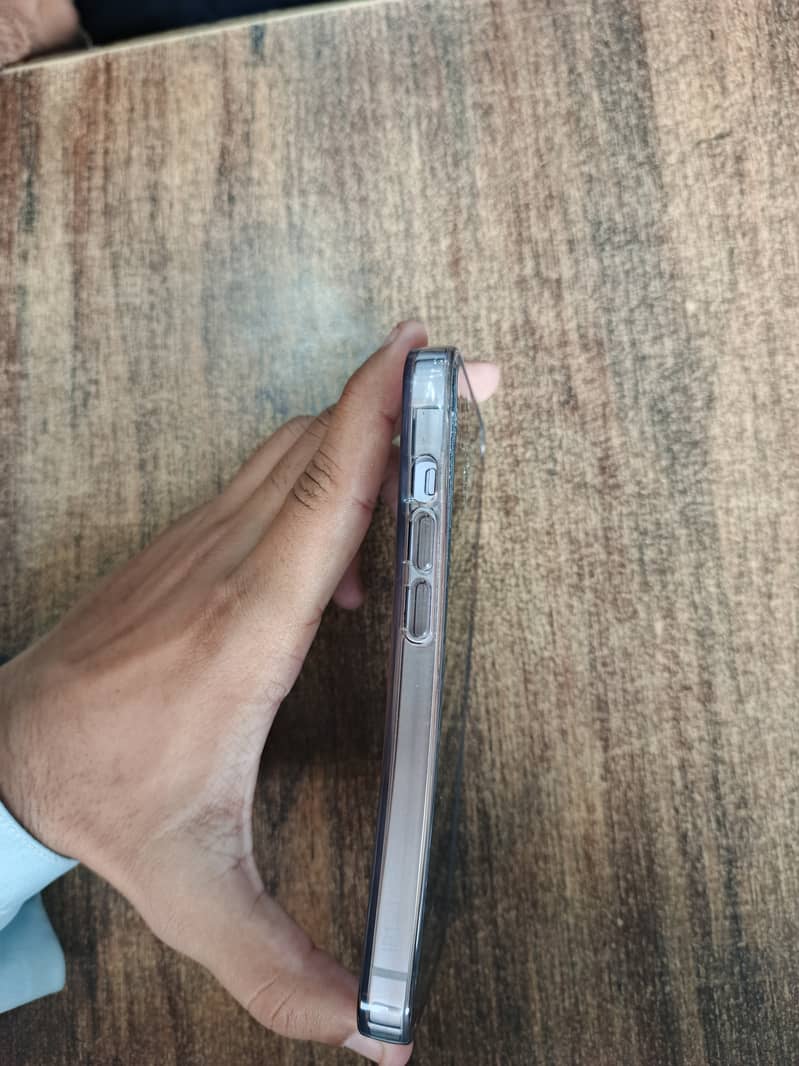 Apple iPhone 14 3