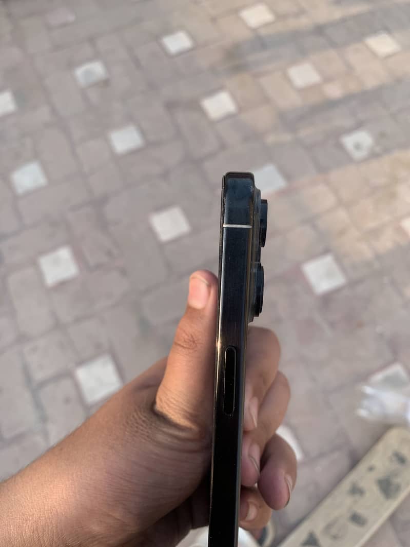 Apple iPhone 15 Pro 2