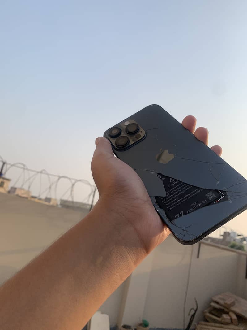 Apple iPhone 15 Pro 3