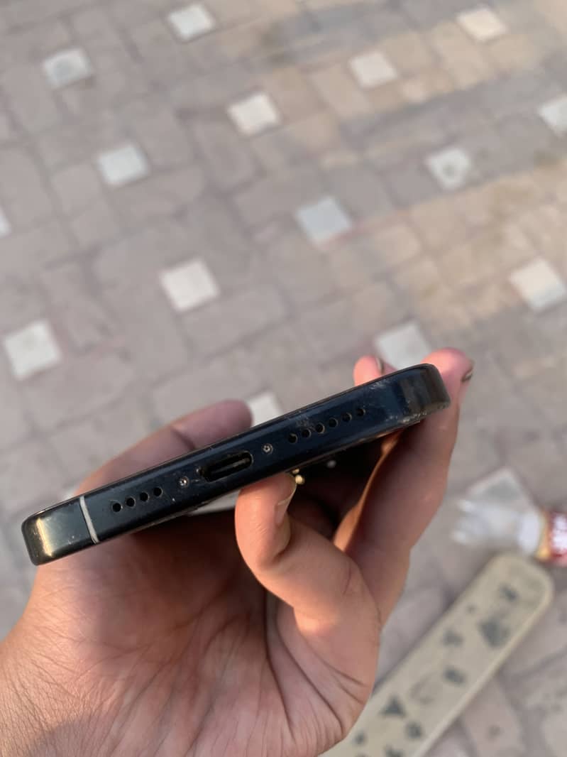 Apple iPhone 15 Pro 4