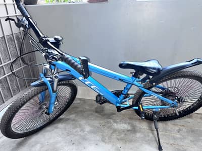 Bicycle for sale like brand new no scratches