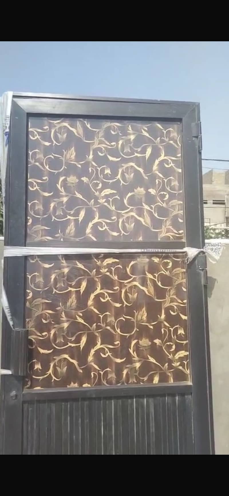 Washroom gate 1
