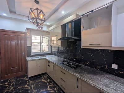 7 MARLA HOUSE FOR SALE BAHRIA TOWN PHASE 8 USED HOUSE