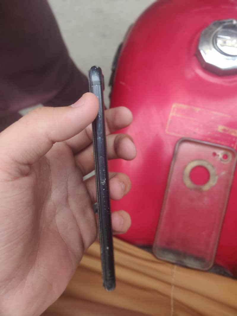 Apple iPhone 7 1