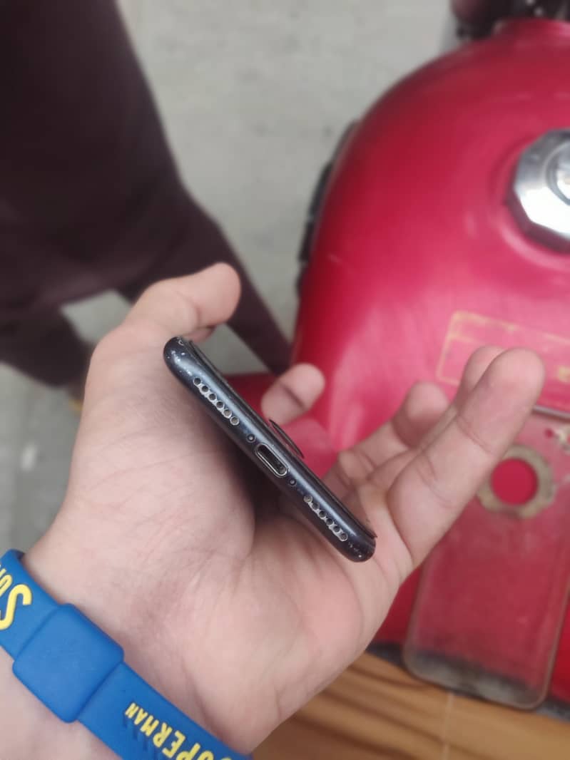 Apple iPhone 7 2