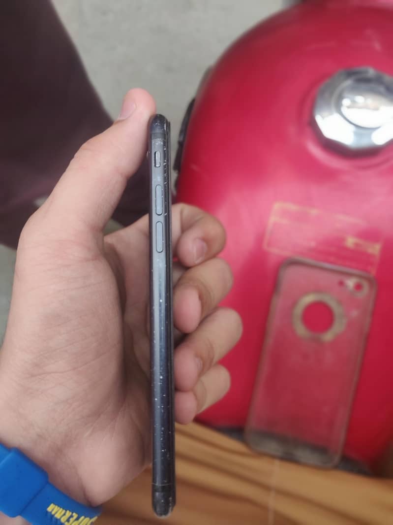 Apple iPhone 7 3