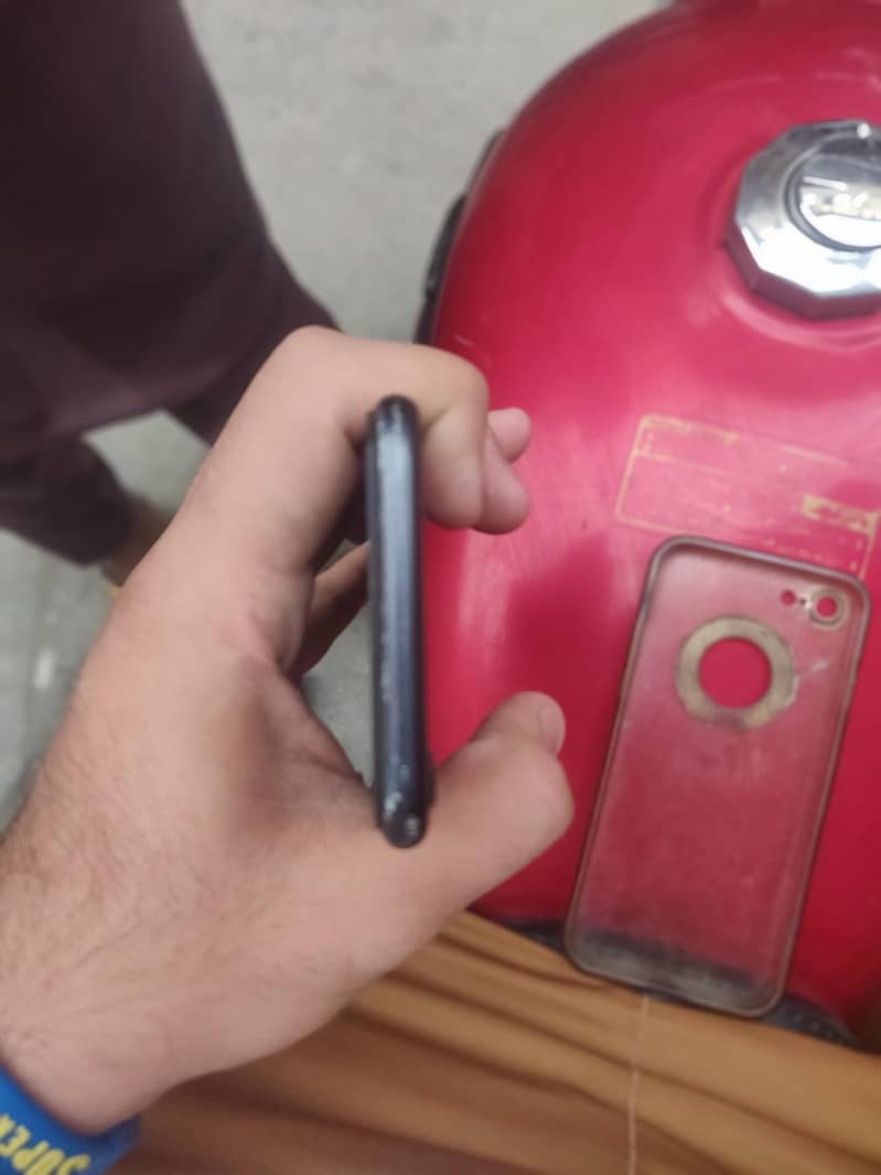 Apple iPhone 7 4