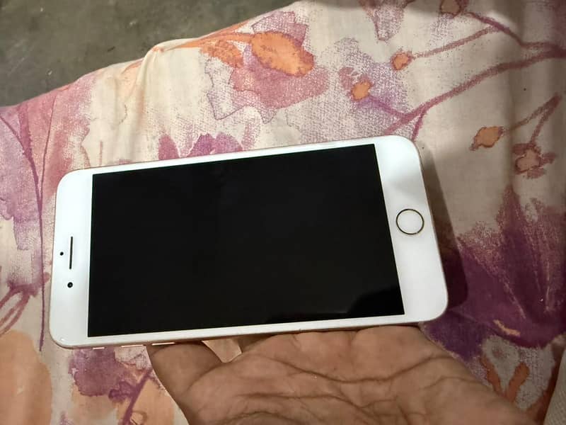 Apple iPhone 8 Plus 1