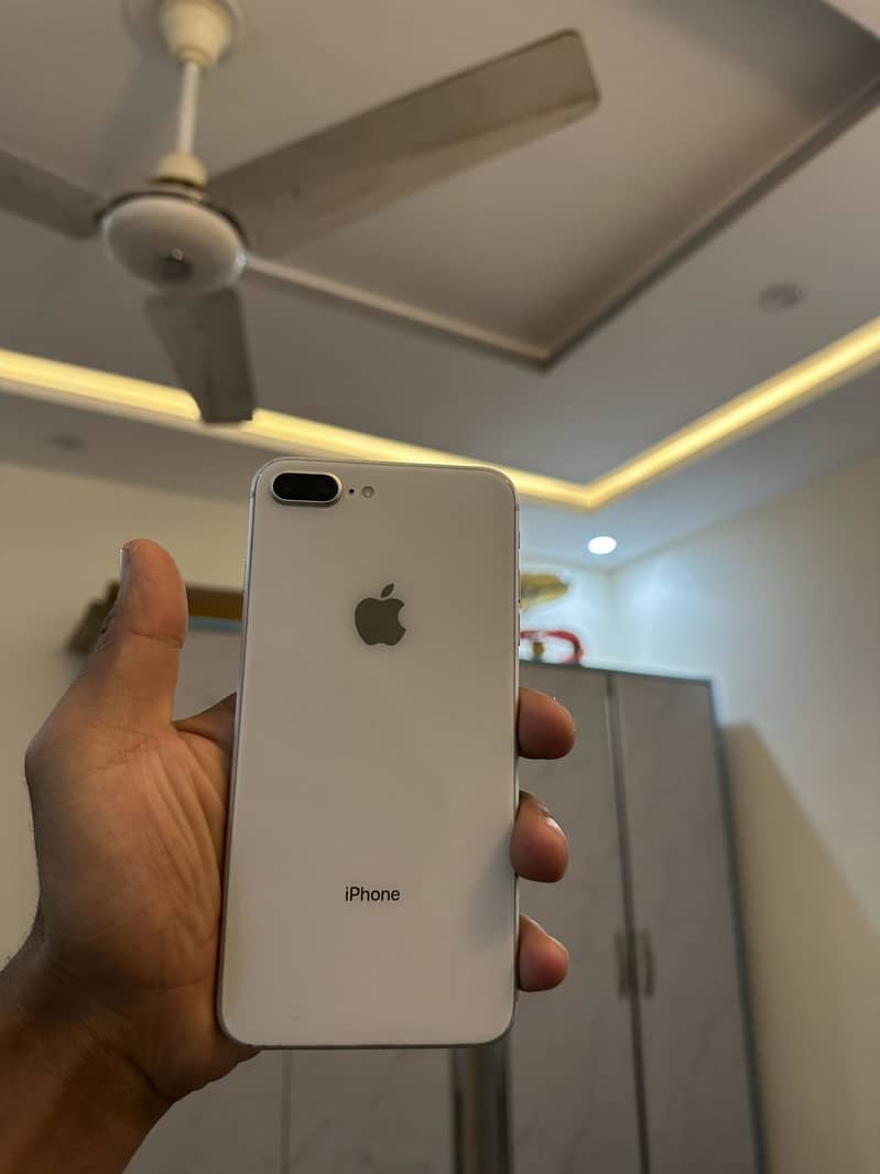 Apple iPhone 8 Plus 0