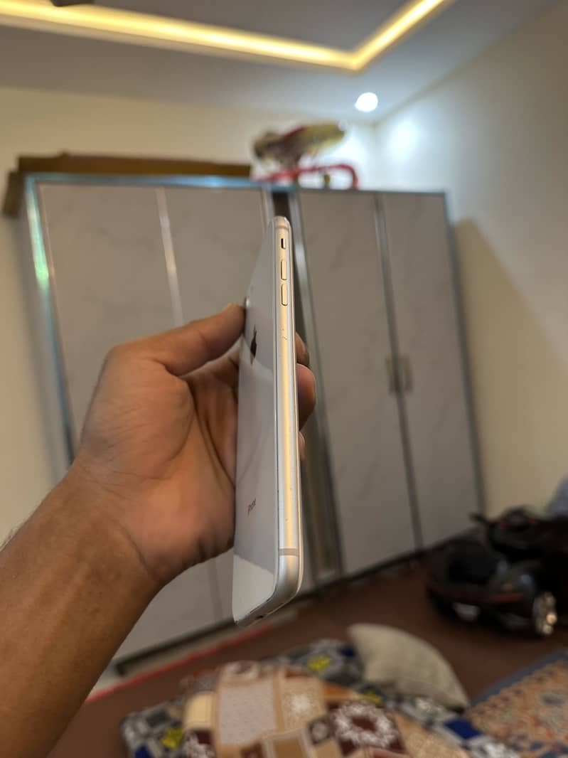 Apple iPhone 8 Plus 3