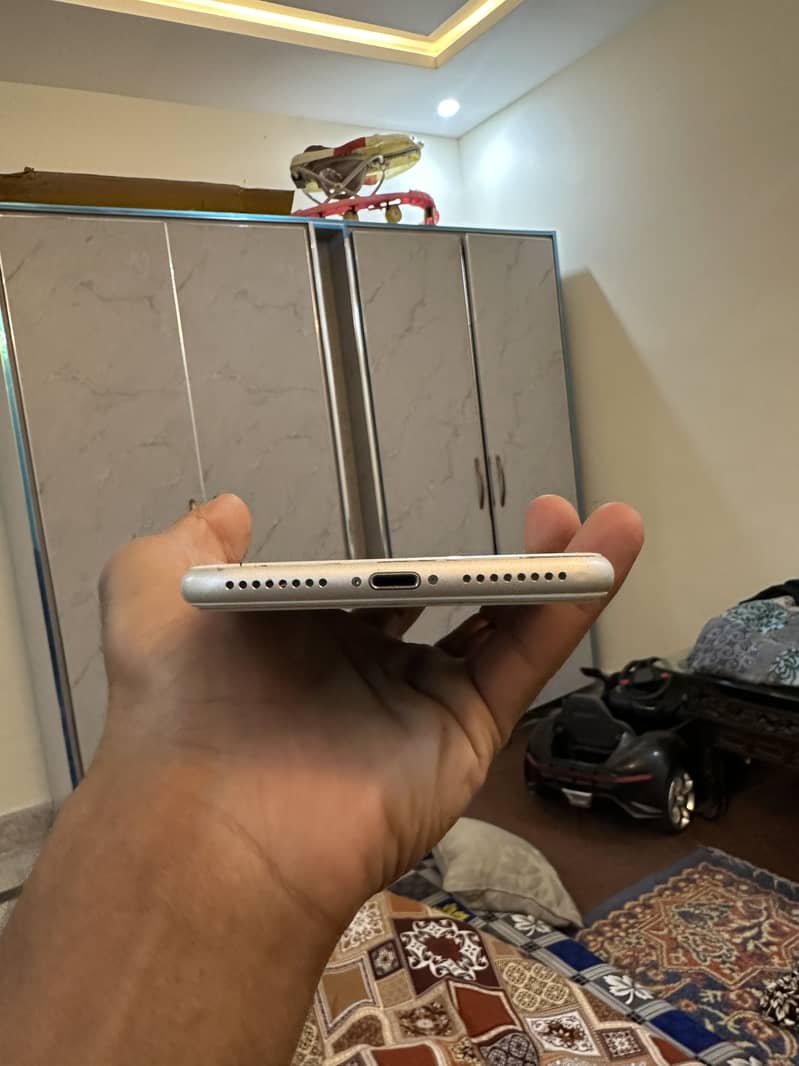 Apple iPhone 8 Plus 7