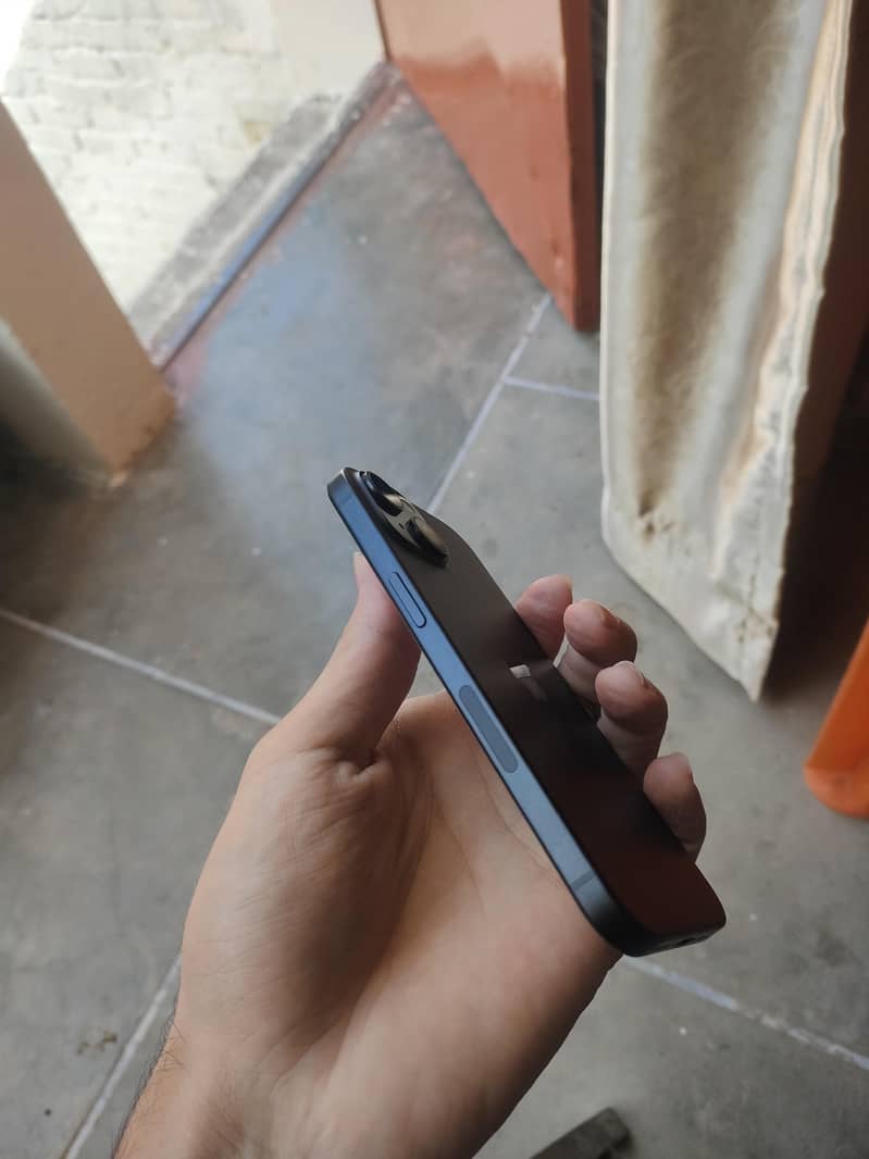 Apple iPhone 15 3