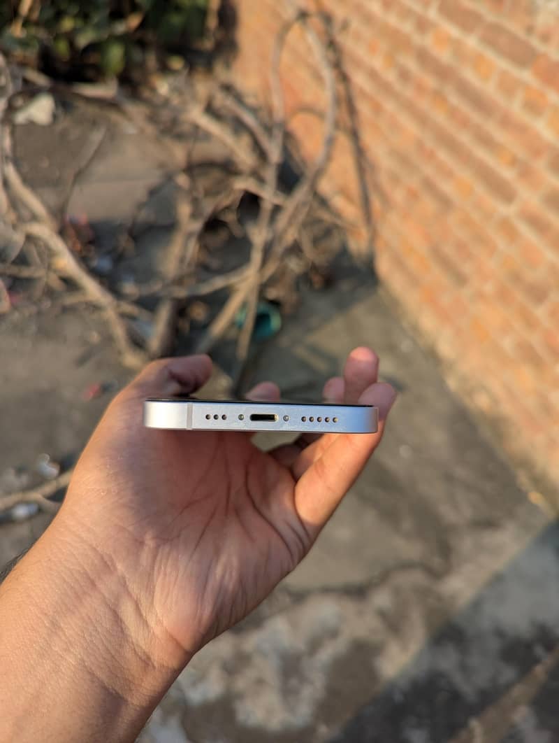 Apple iPhone 14 4