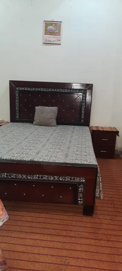 Queen bed with new mattress