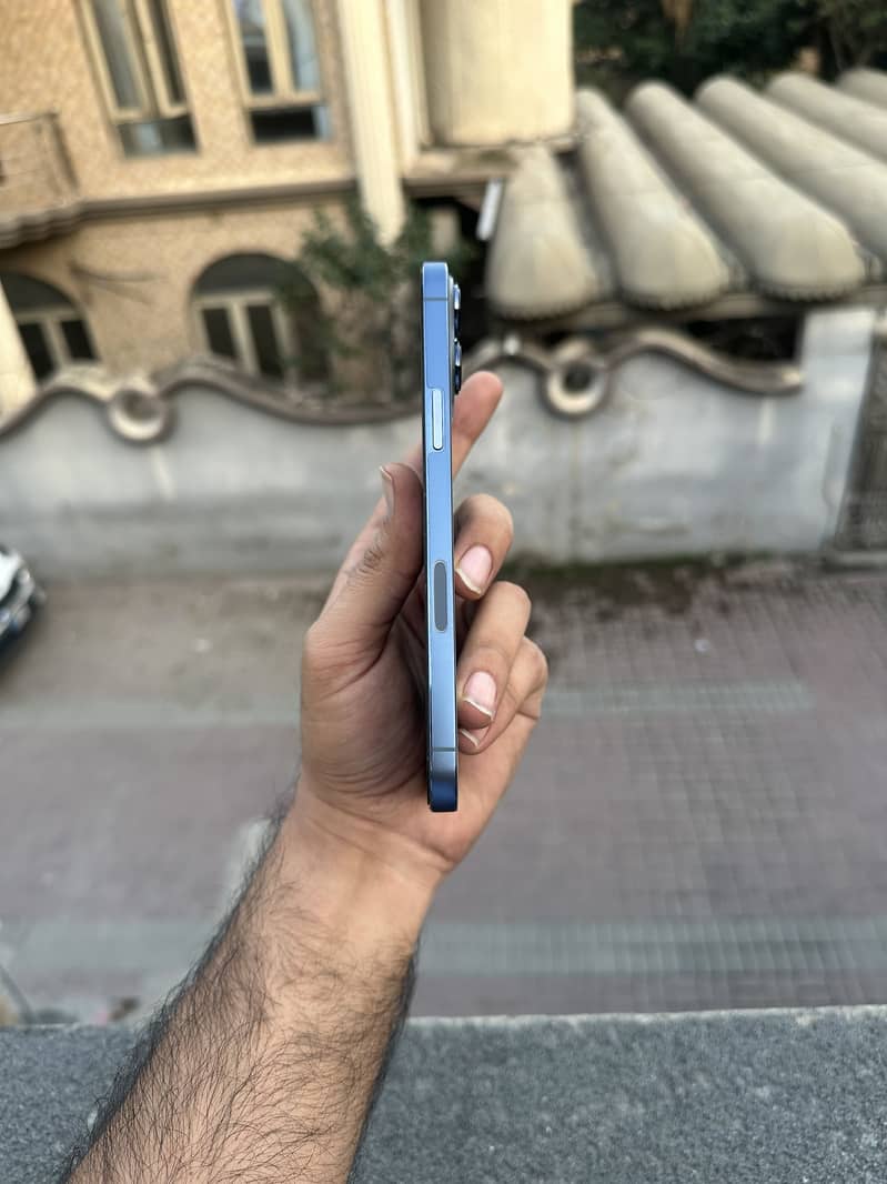 Apple iPhone 13 Pro Max 2