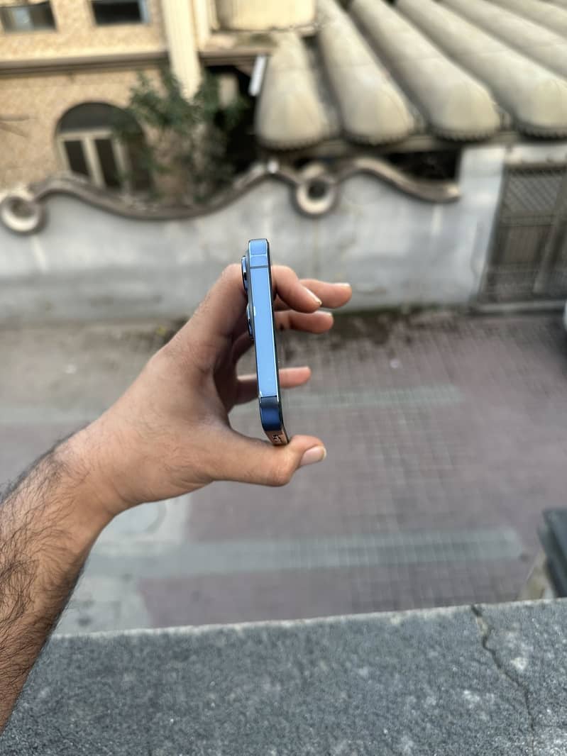 Apple iPhone 13 Pro Max 4