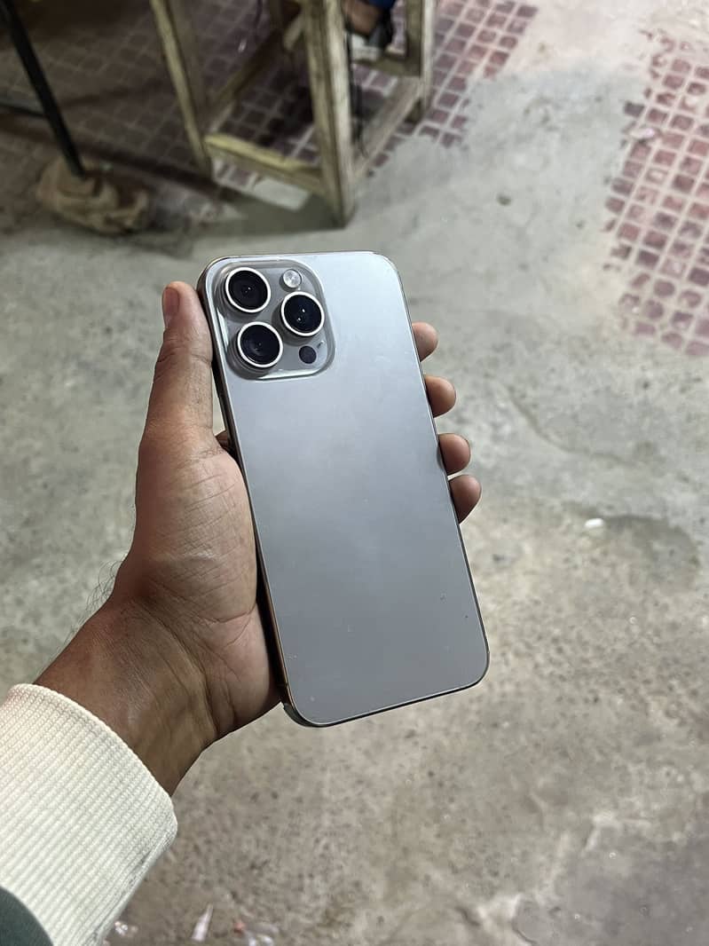 Apple iPhone 15 Pro Max 0