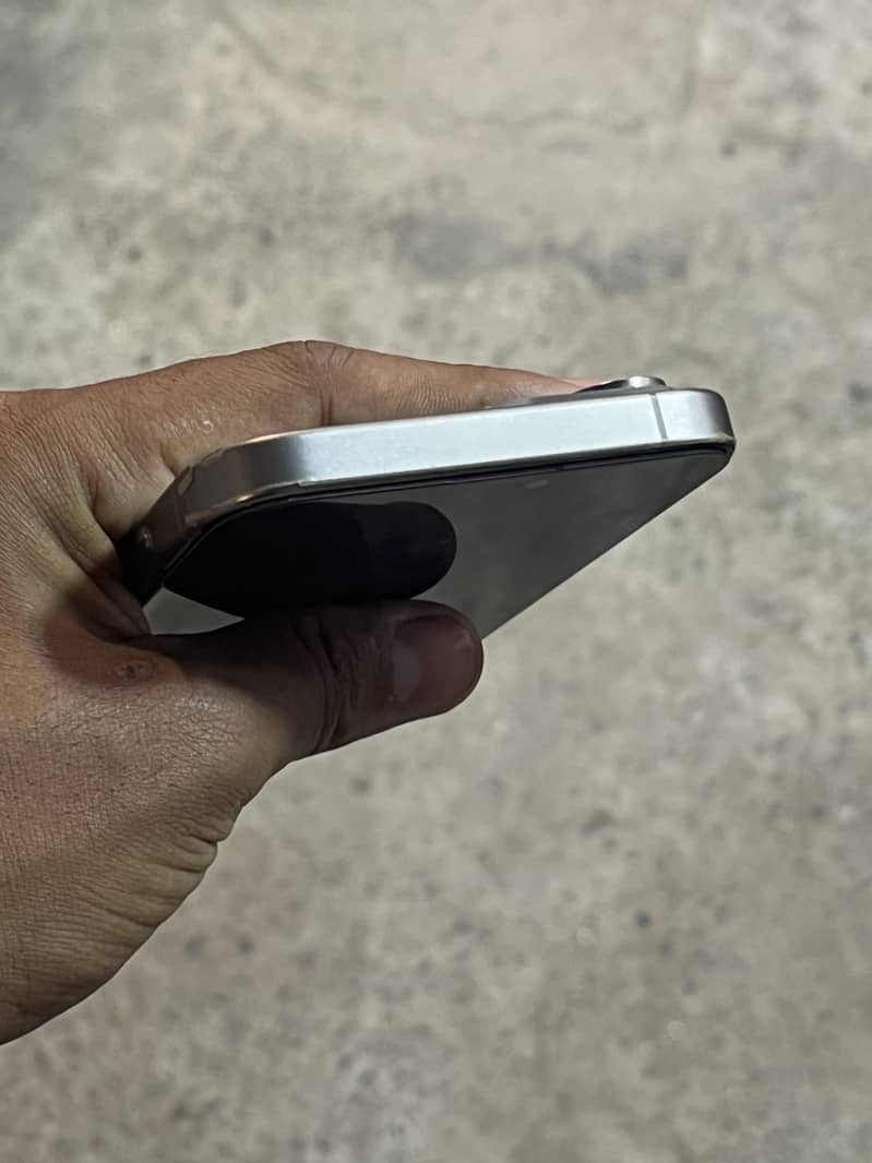 Apple iPhone 15 Pro Max 1