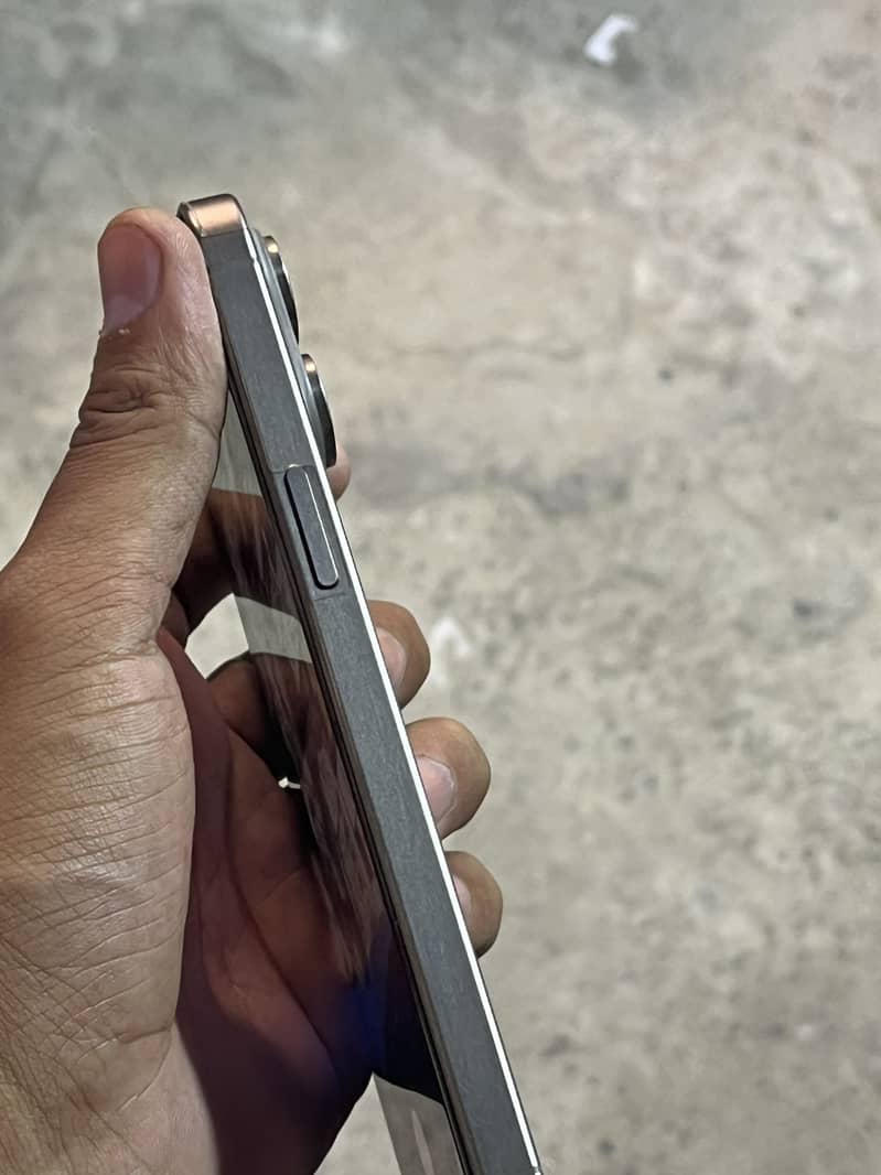Apple iPhone 15 Pro Max 3