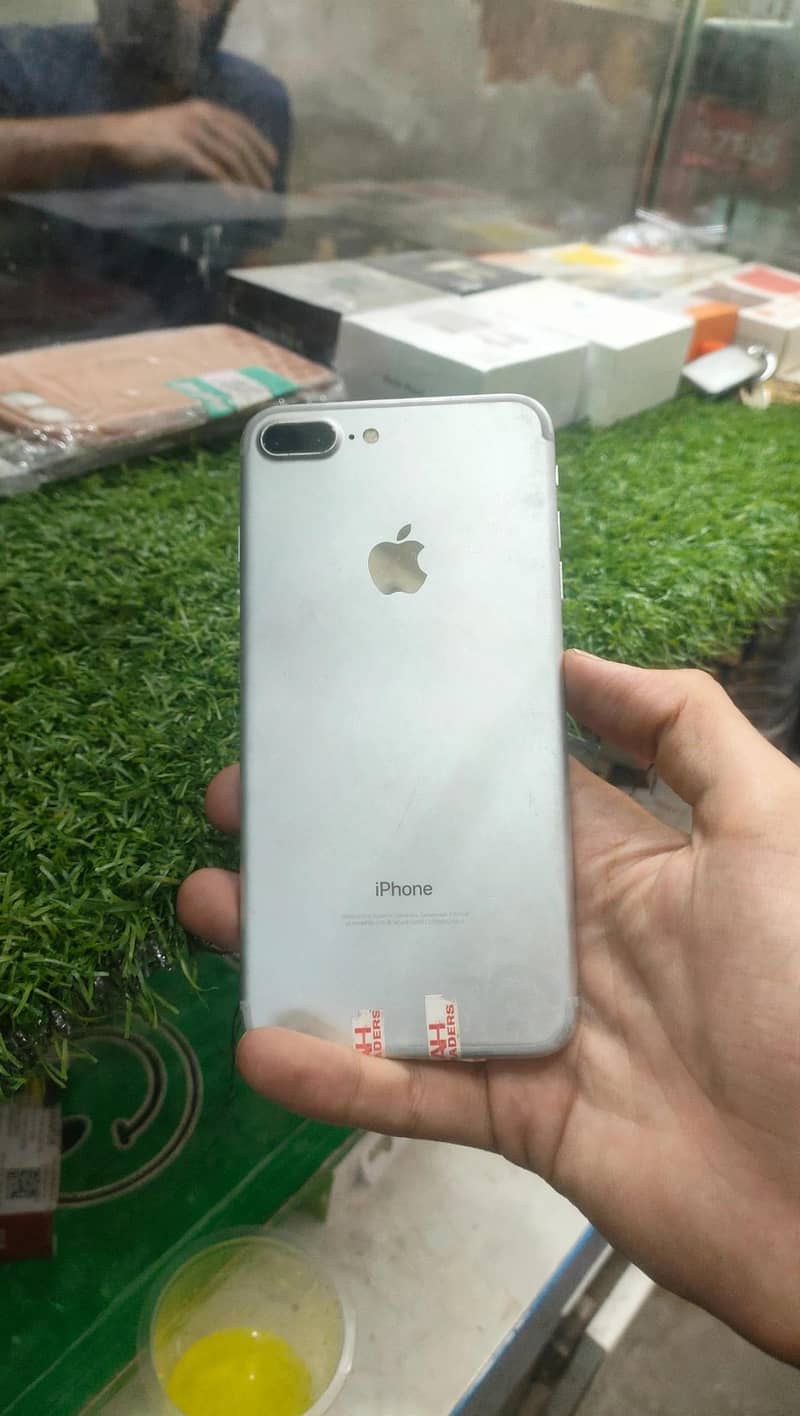 Apple iPhone 7 Plus 0