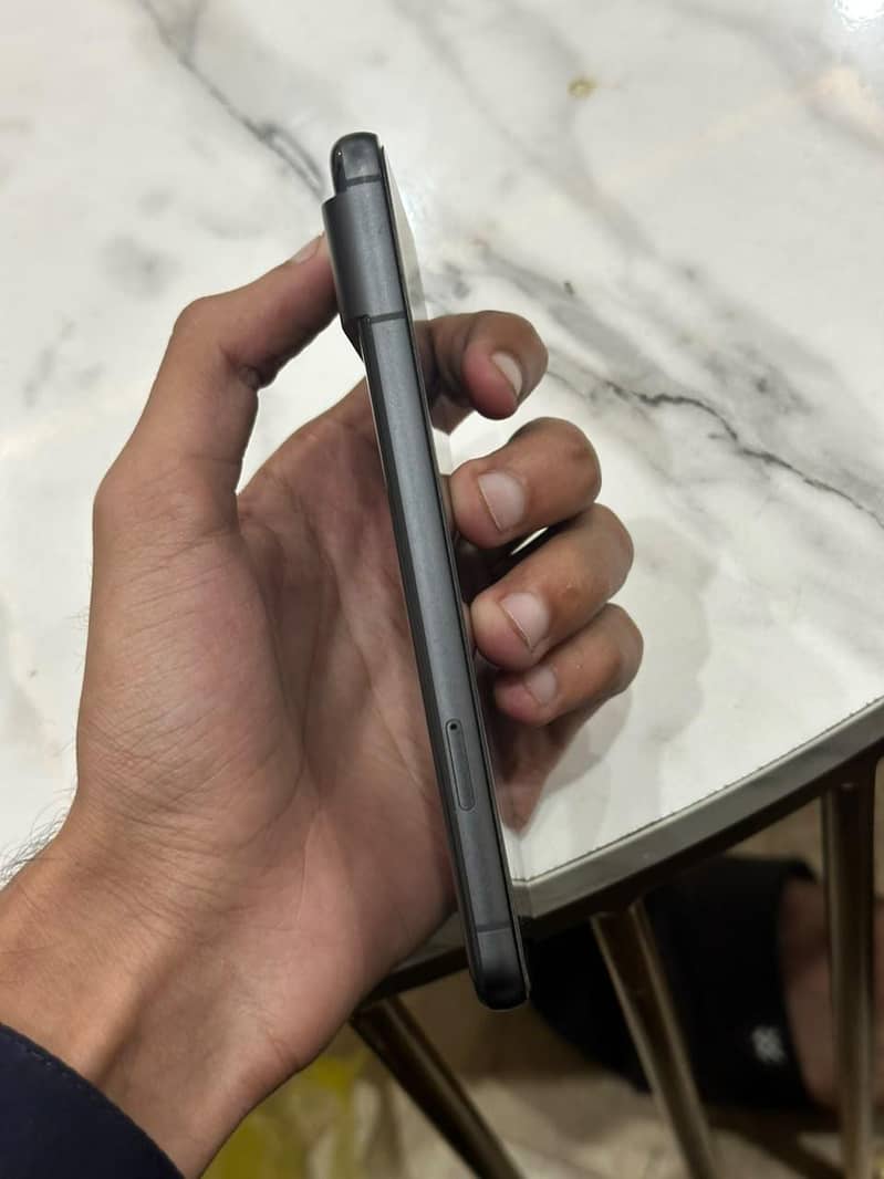 Google Pixel 8 4