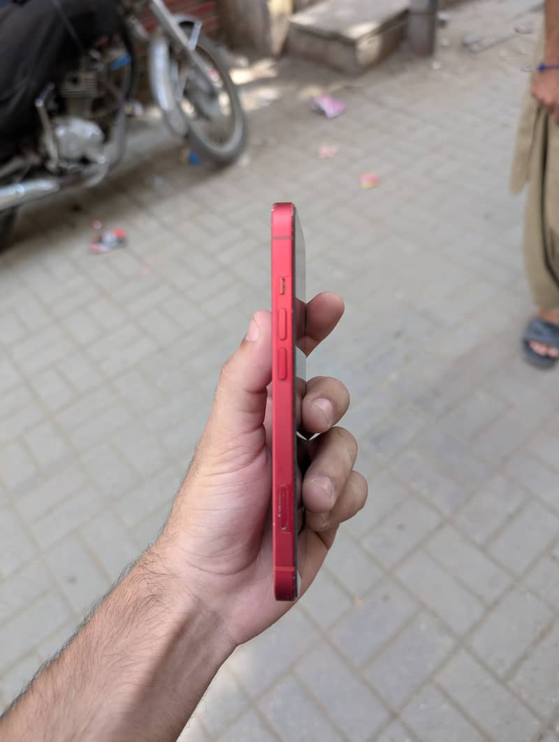 Apple iPhone 13 4