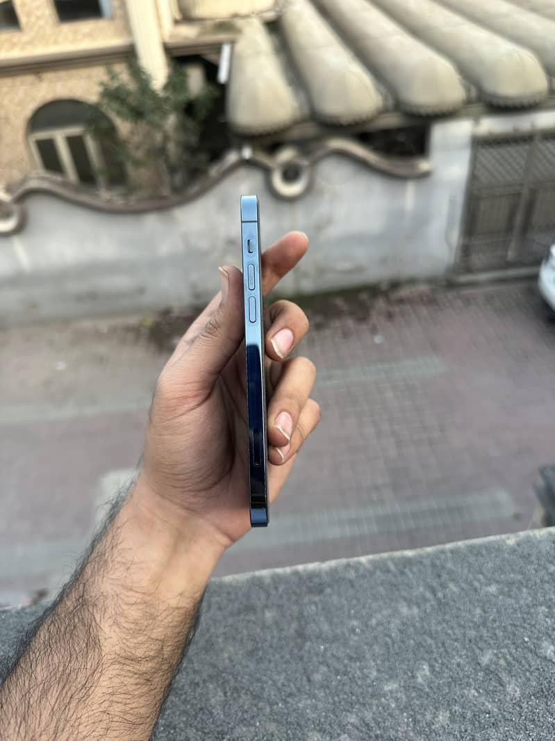 Apple iPhone 12 Pro 3