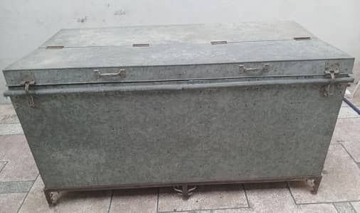 6.5 + foot Peti  for sale contact whatsapp