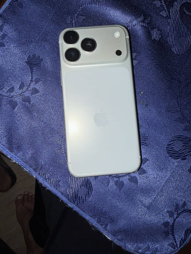 Apple iPhone 17 Pro Max 0