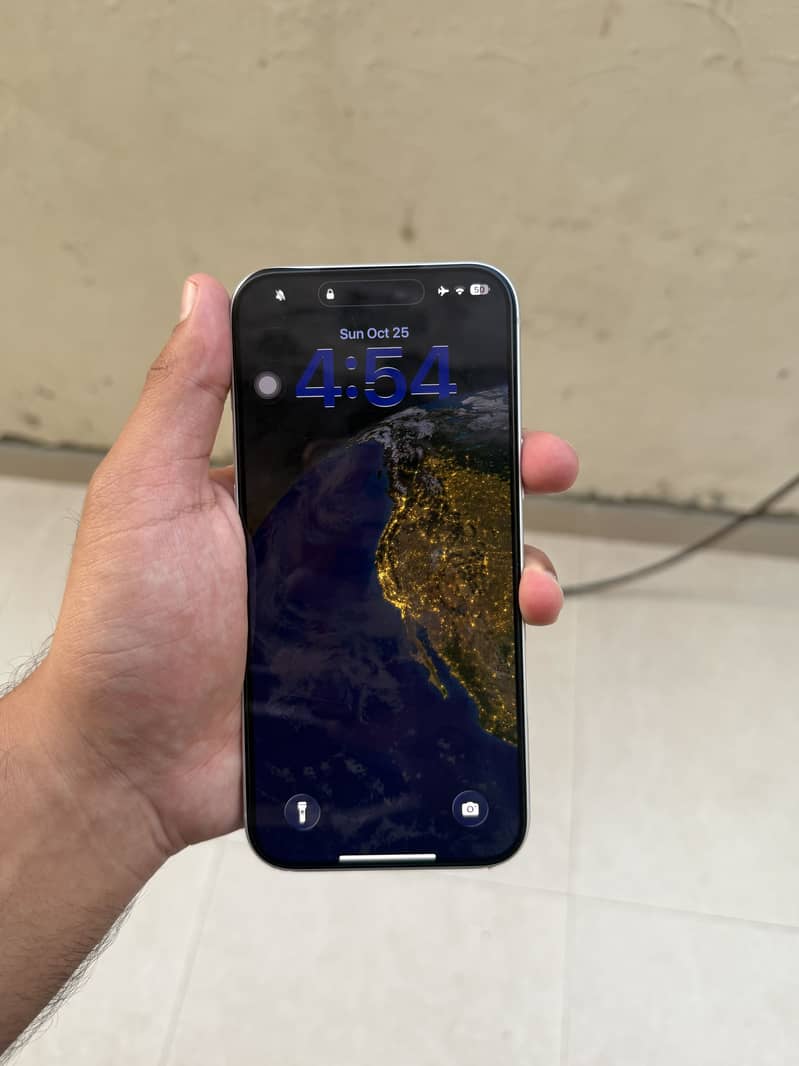 Apple iPhone 17 Pro Max 1