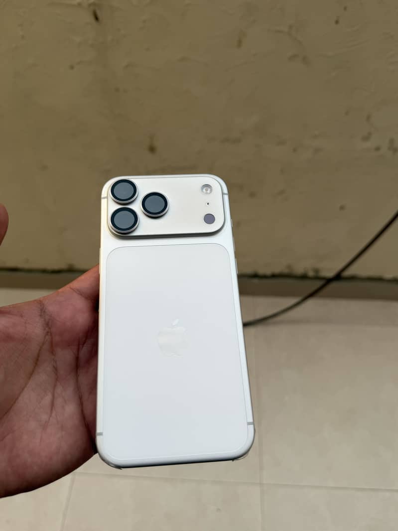 Apple iPhone 17 Pro Max 2