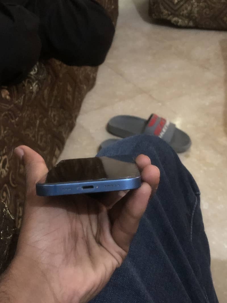 Apple iPhone 13 0
