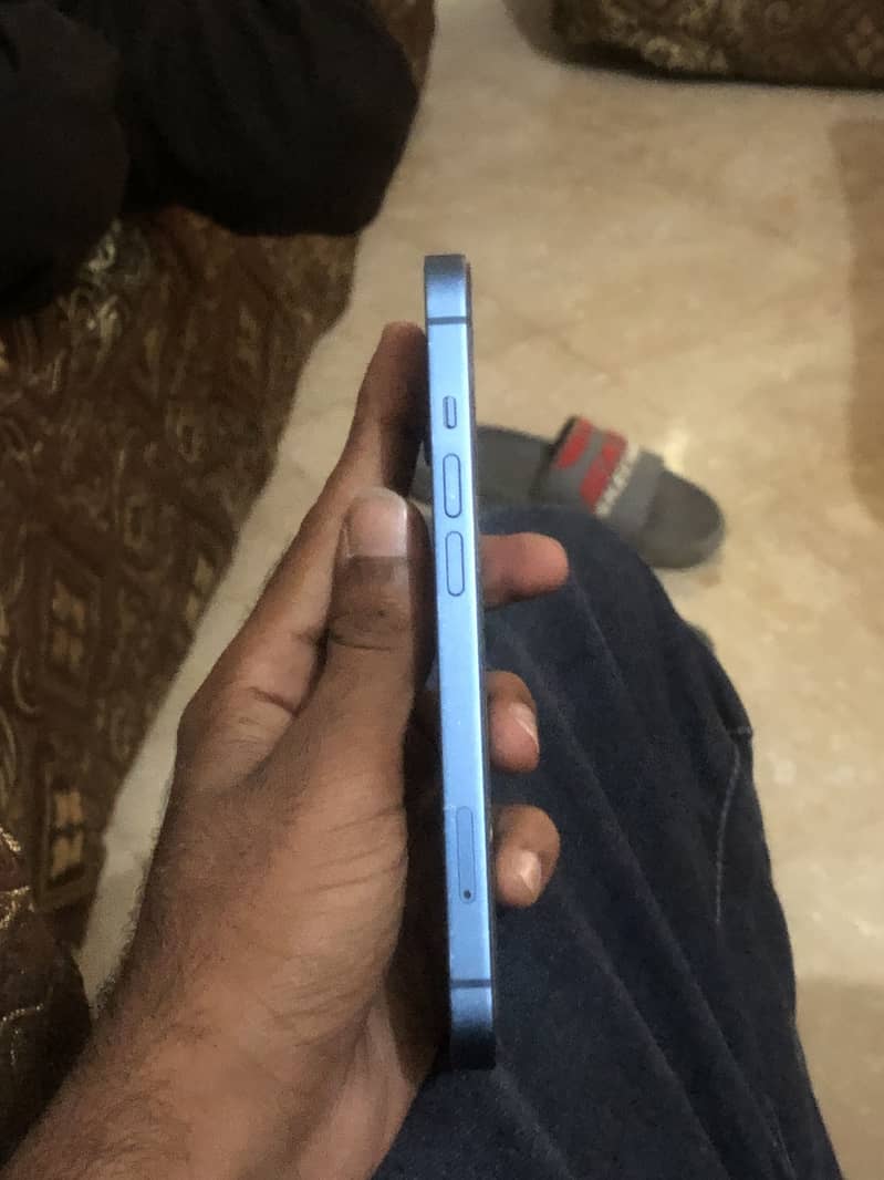 Apple iPhone 13 7