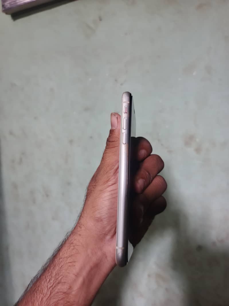 Apple iPhone 11 3